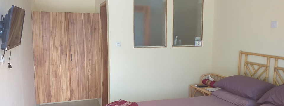 Deluxe Queen Room for double or single occupancy, 